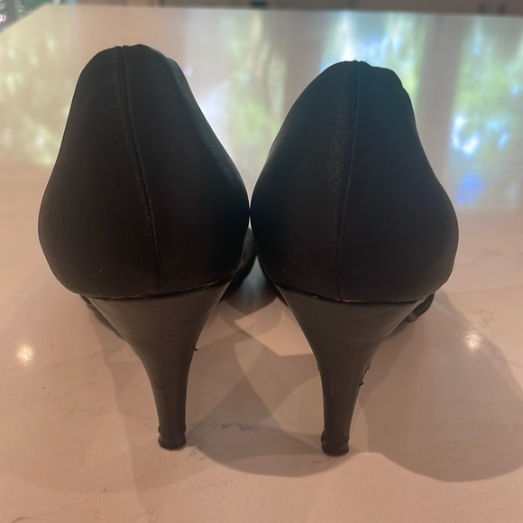 Black Steve Madden peep-toe heals - Picture 3 of 7